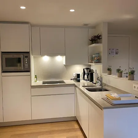 In Near The * نيوبورت