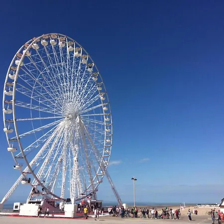 شقة In Near The *